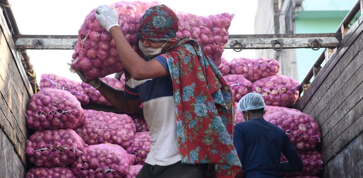 Onion prices spike by more than 50% in Bangladesh after India bans exports
