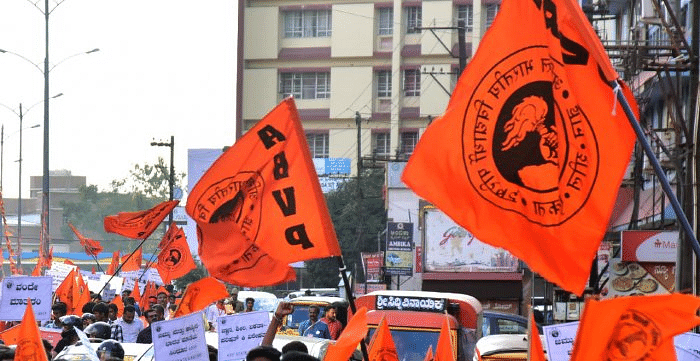 ABVP activists show black flags to Maharashtra minister