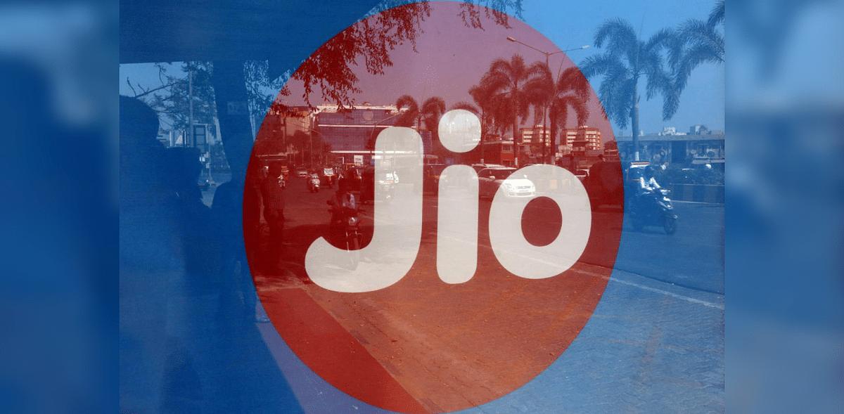 Jio starts offering mobile services on 22 international flights