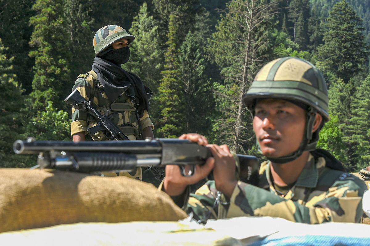 Govt prepares plan to completely withdraw border guarding forces from internal security duty