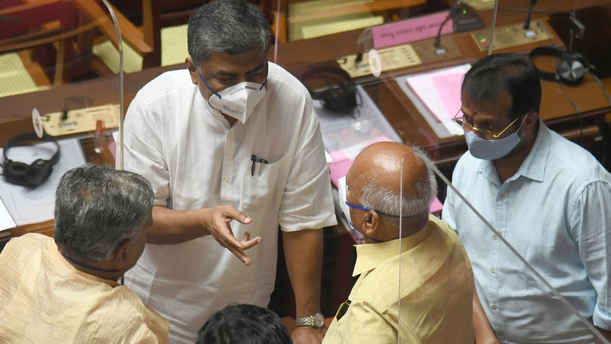 Combined opposition defeats Karnataka govt's move to amend labour laws