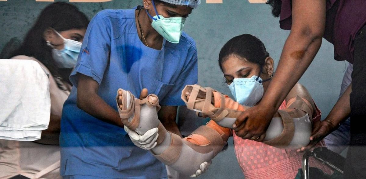 Mumbai's train accident victim discharged after hand transplant