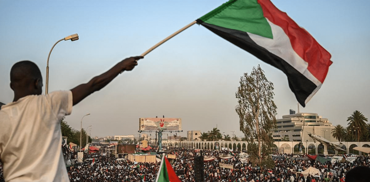 Sudanese protesters block key port over peace deal