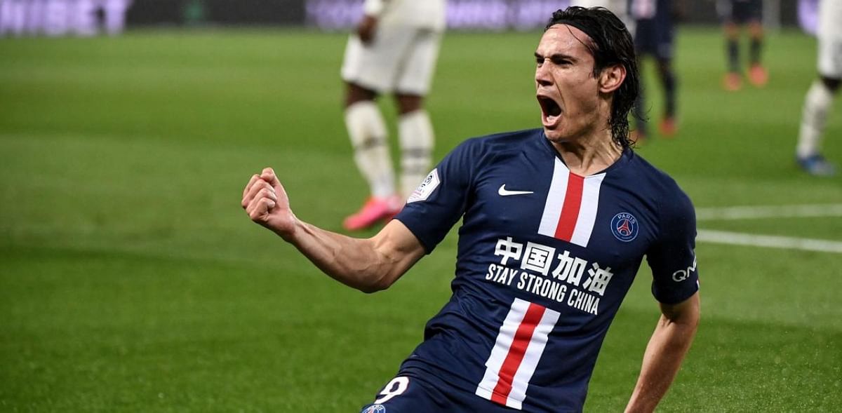 Manchester United sign free agent Edinson Cavani