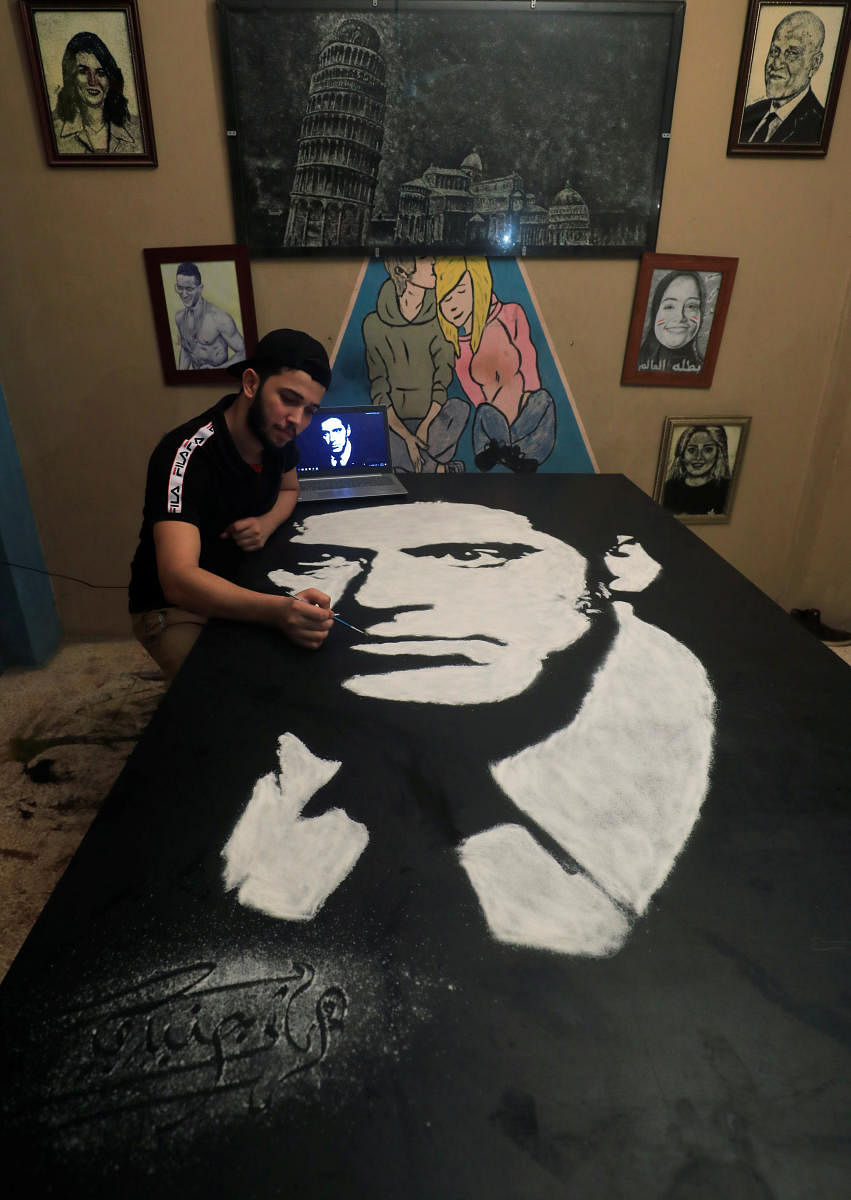Egyptian artist crafts pictures of Al Pacino with salt