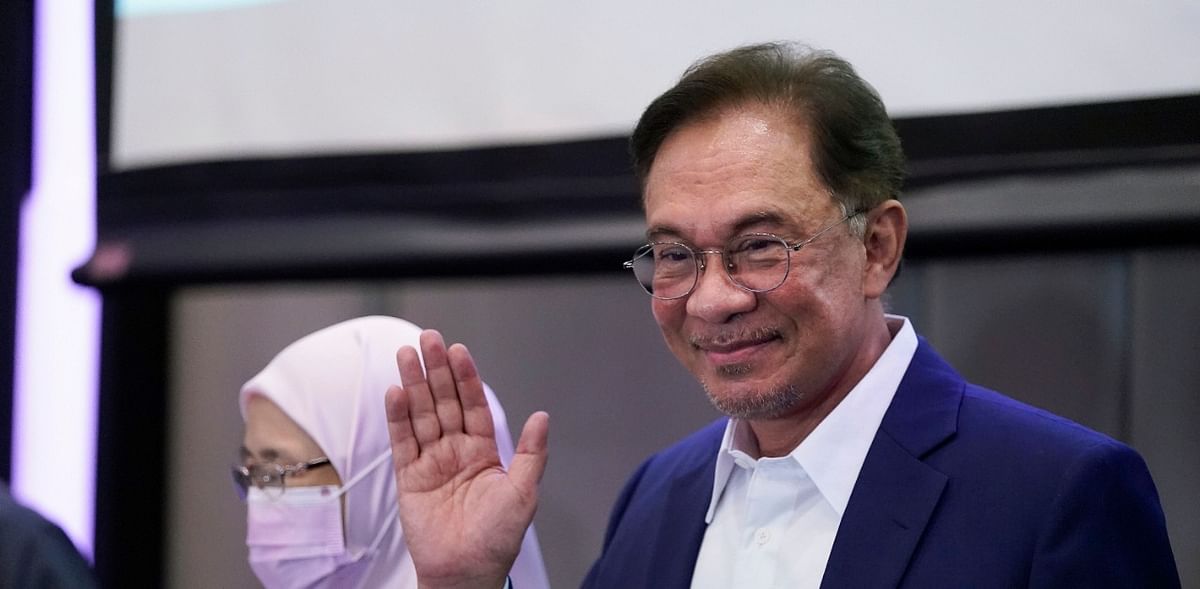 Malaysia's Anwar Ibrahim to meet king as he seeks to topple govt