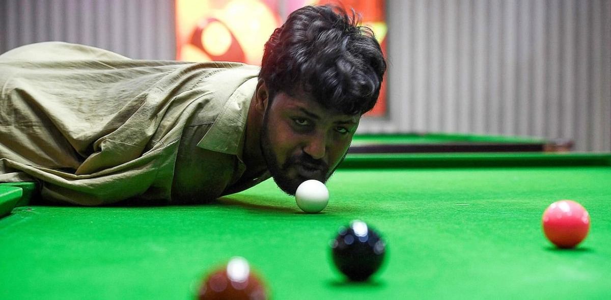 Born without arms, Pakistani snooker player masters the game