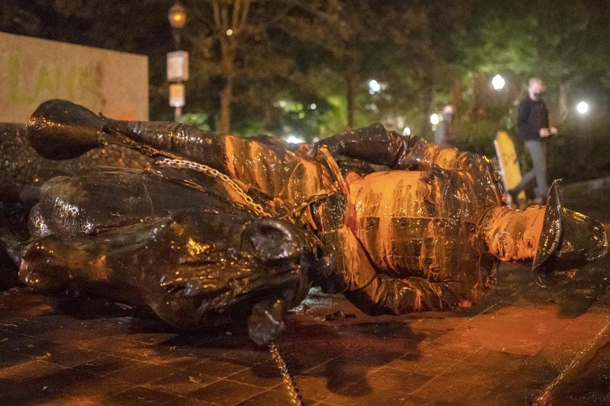 Protesters knock down Roosevelt, Lincoln statues in Portland
