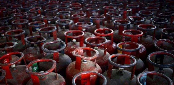60% free cooking gas refills used in 6 months under Ujjwala scheme: Report