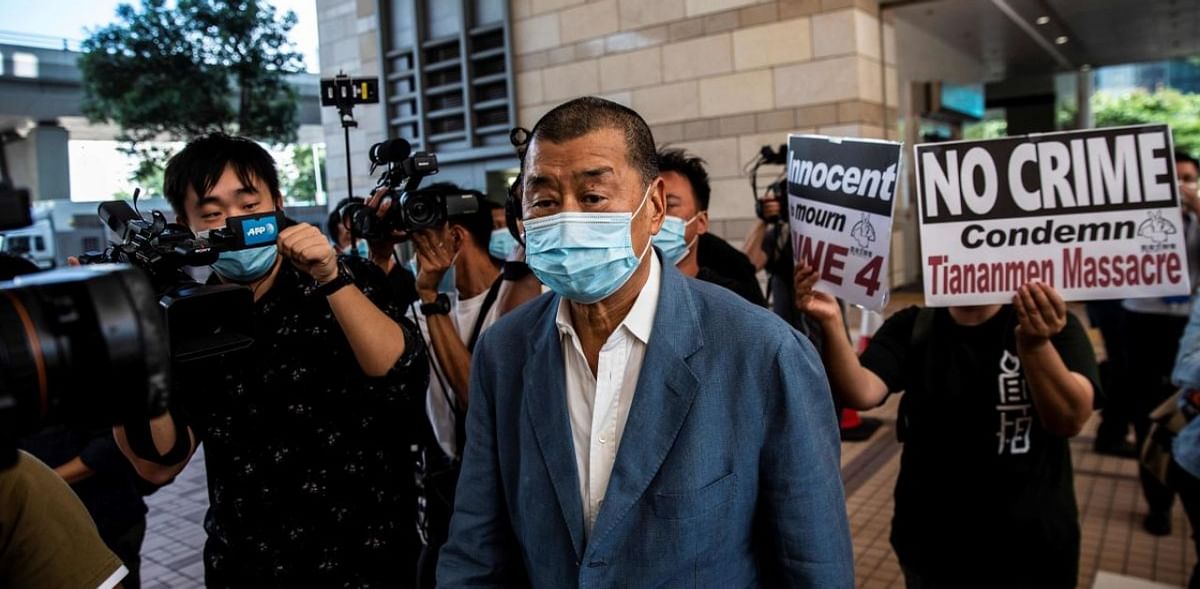 Hong Kong police raids outspoken media tycoon's office