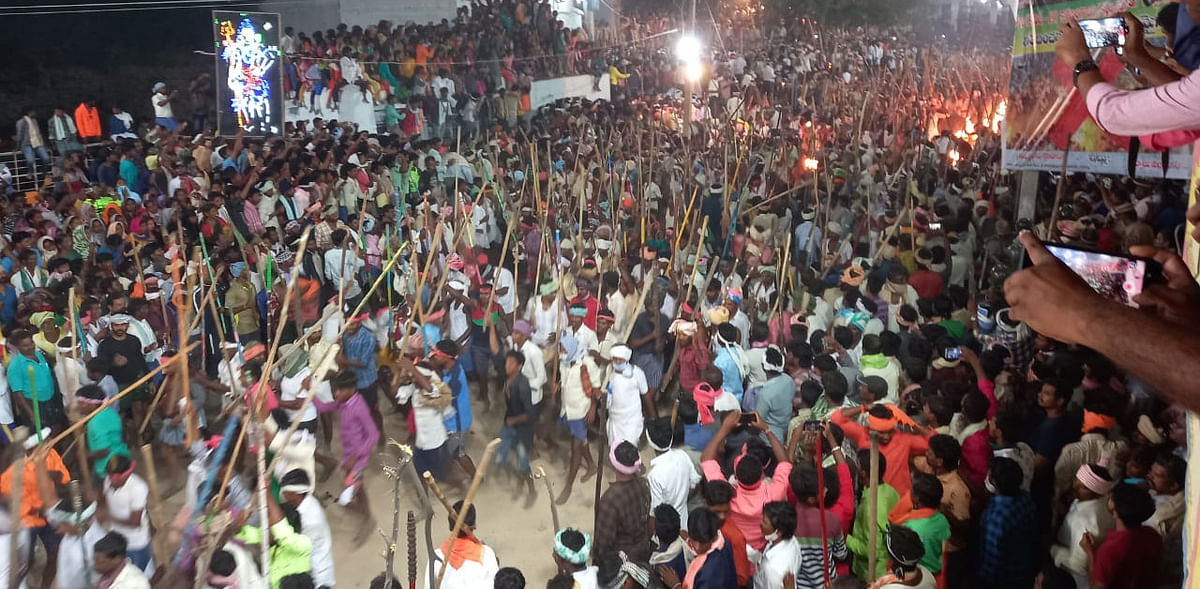 Covid-19 could not deter Banni, a gory Dasara event on Andhra Pradesh-Karnataka border