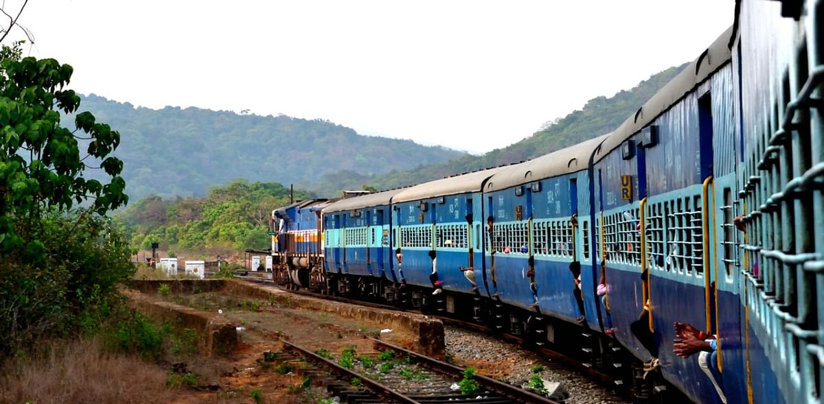 Bengaluru-Mysuru train halted due to power glitch