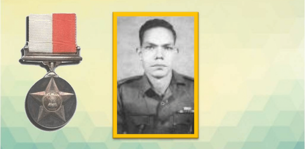 Indian Army chief hands over Rs 5 lakh to 1971 Indo-Pak war hero in Nepal