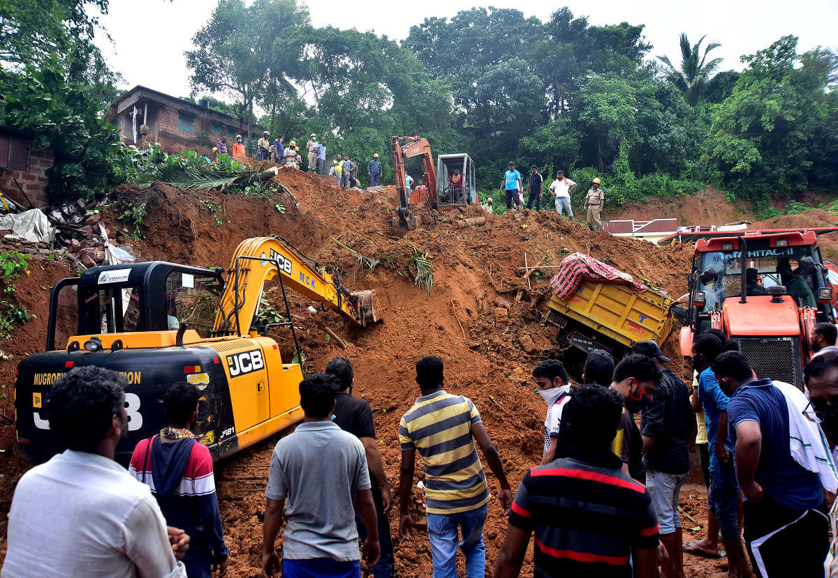 2 children die as houses collapse in landslide near M'luru