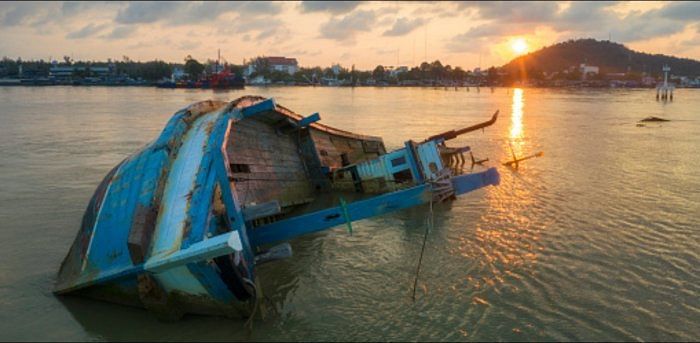 7 fishermen rescued as boat from Malpe capsizes off Maharashtra coast