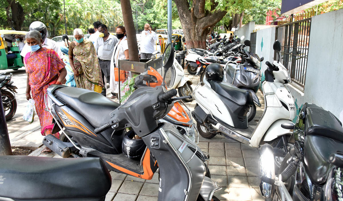 Karnataka govt may veto vehicle purchases if buyers lack parking space in Bengaluru
