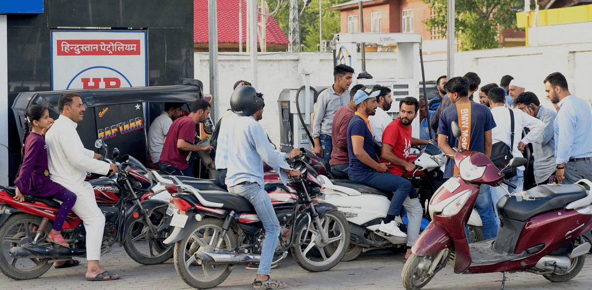 Kolkata Police to reimpose 'No Helmet no petrol' rule from December 8