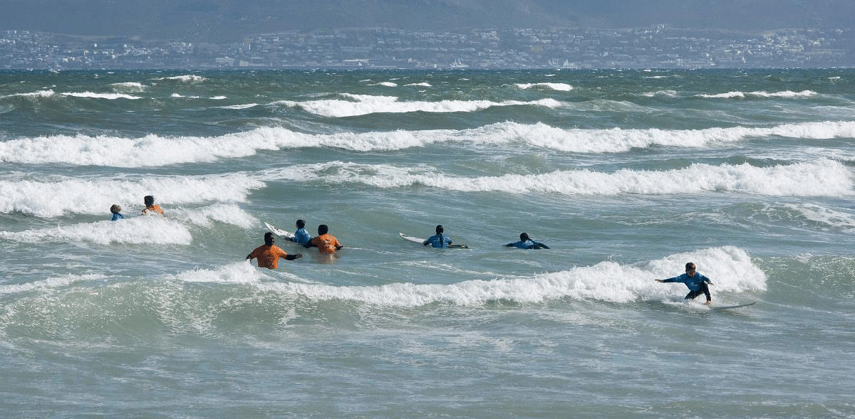 Australian surfer survives great white shark attack