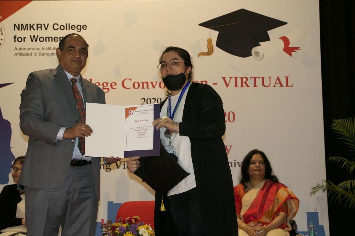 609 students get degrees at NMKRV convocation