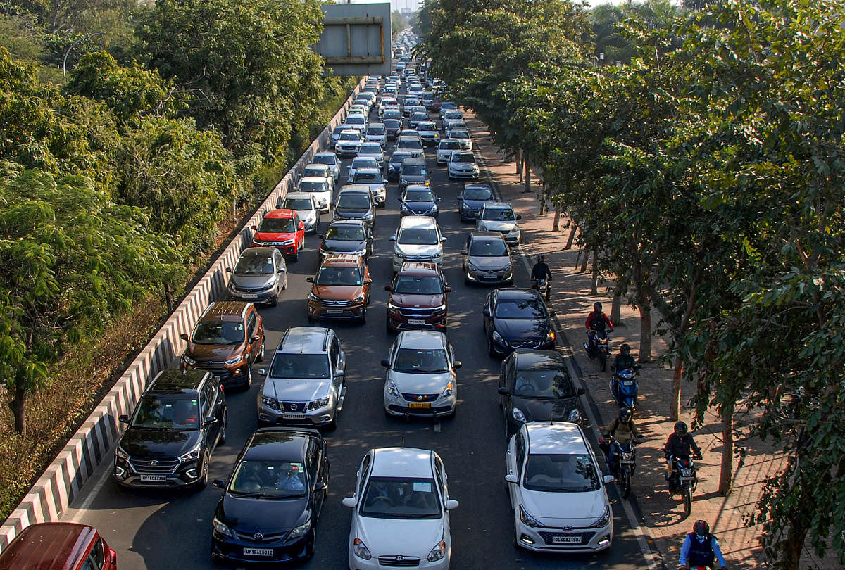 Centre extends validity of motor vehicle documents like DL, RC, permits till March 31