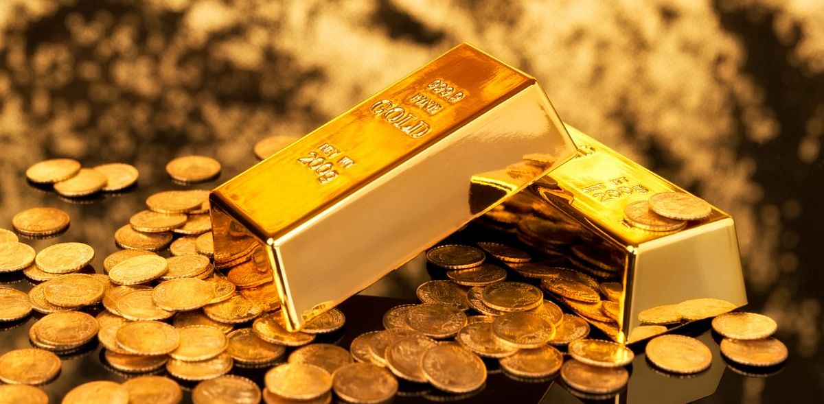 Gold rises as rally in US dollar, Treasury yields hits brakes