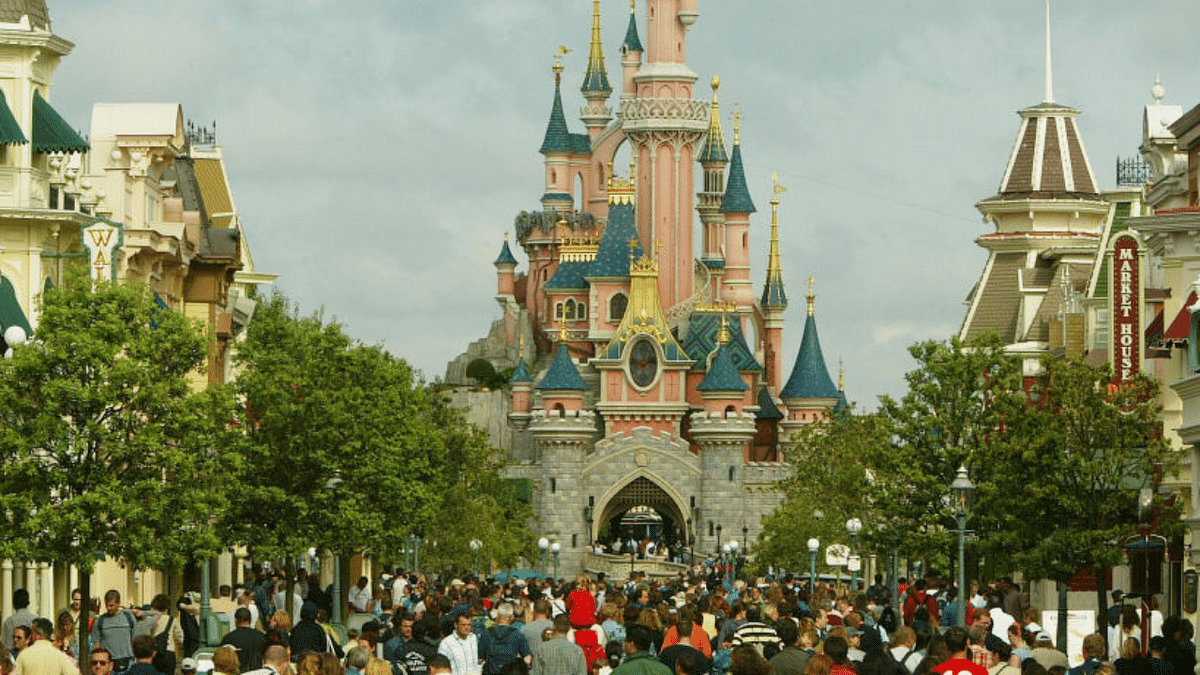 Covid-19: Disneyland Paris delays reopening to April 2