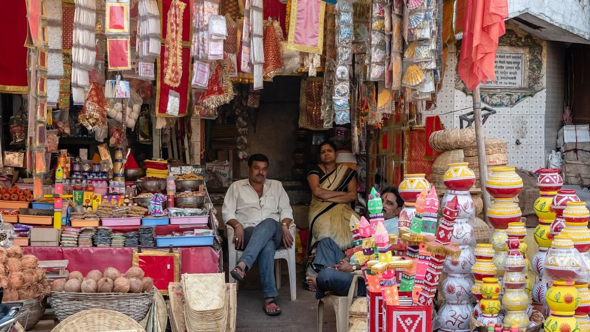 Why online retail majors are wooing kirana shop owners base to boost reach