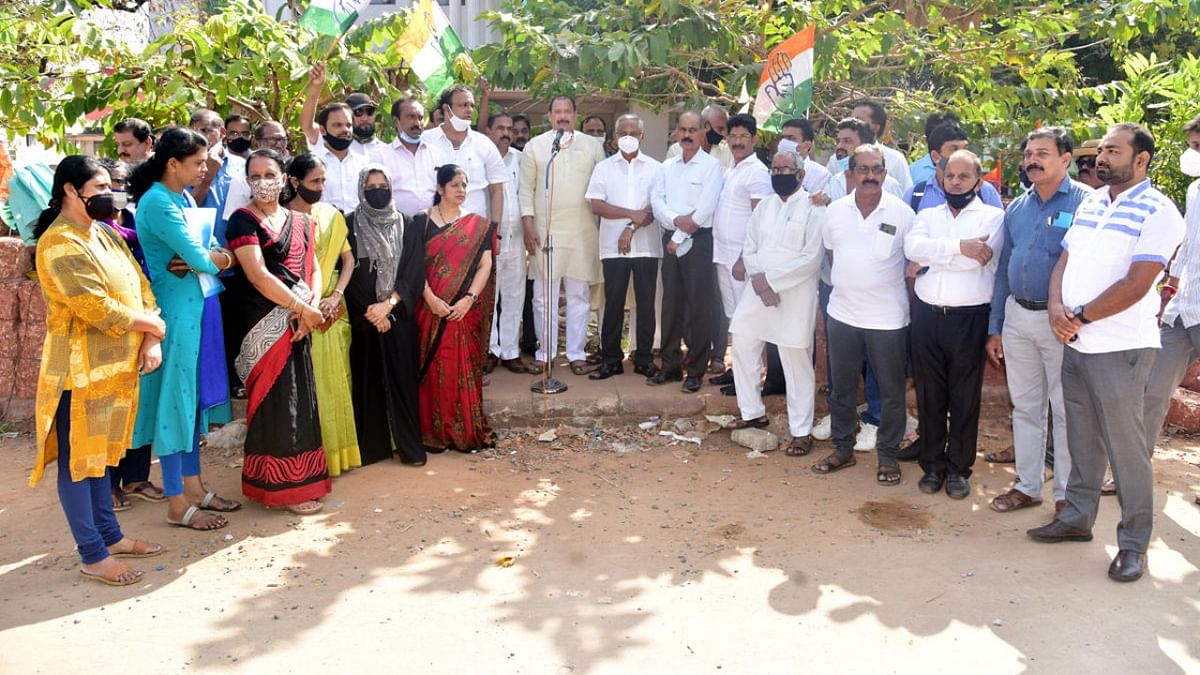 Congress stages protest against farm laws in Mangaluru