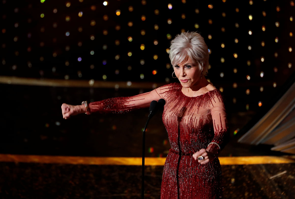 Jane Fonda receives Covid-19 vaccine