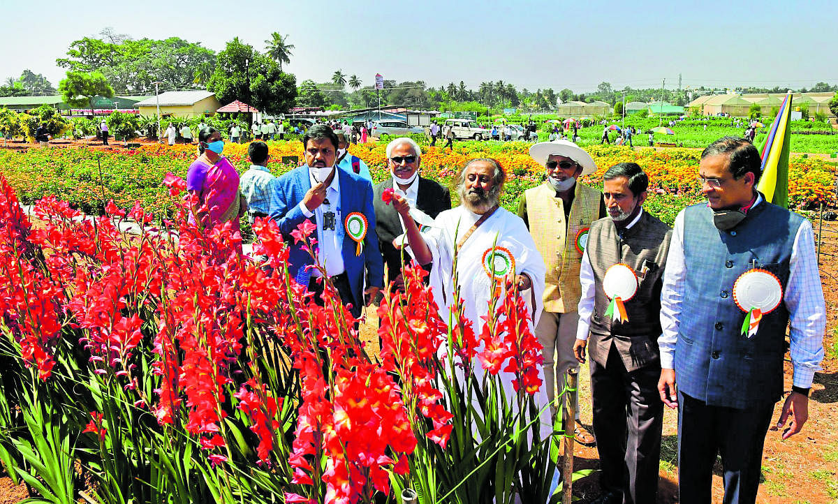 Adopt organic farming, Sri Sri appeals to farmers