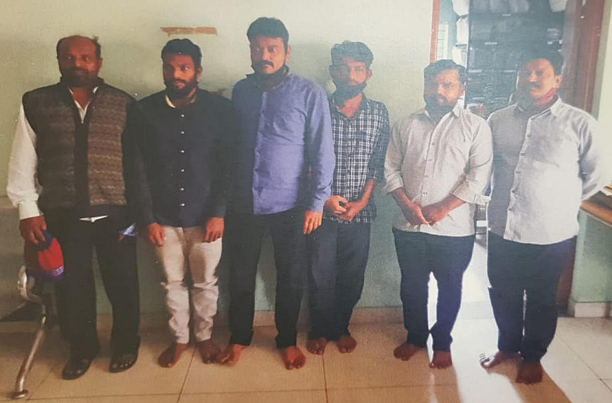 Gang selling fake Ayurvedic medicines on orthopaedics arrested