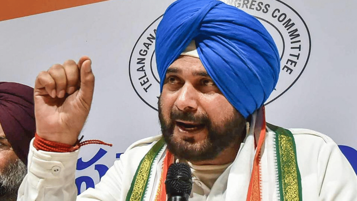 Navjot Sidhu questions use of EVMs in polls, seeks voting through ballot papers