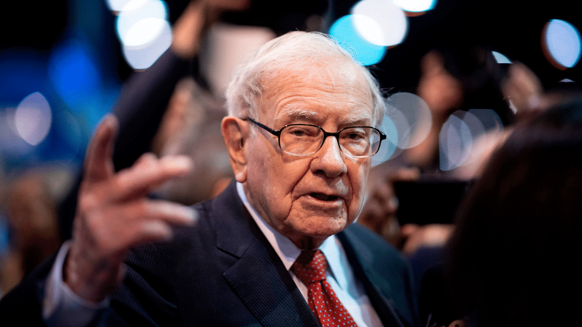 Warren Buffett becomes sixth member of $100 bn club as Berkshire shares hit record high