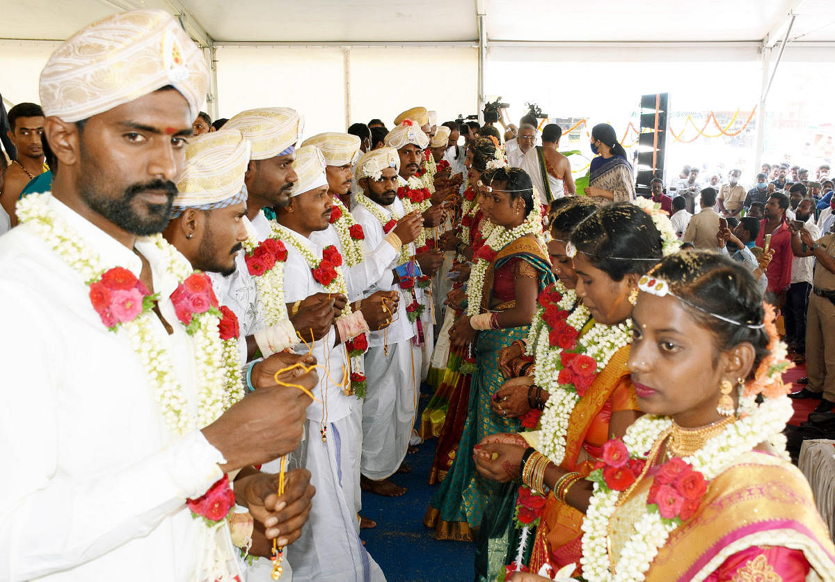 14 couples enter wedlock in mass marriage at Chamundi Hills