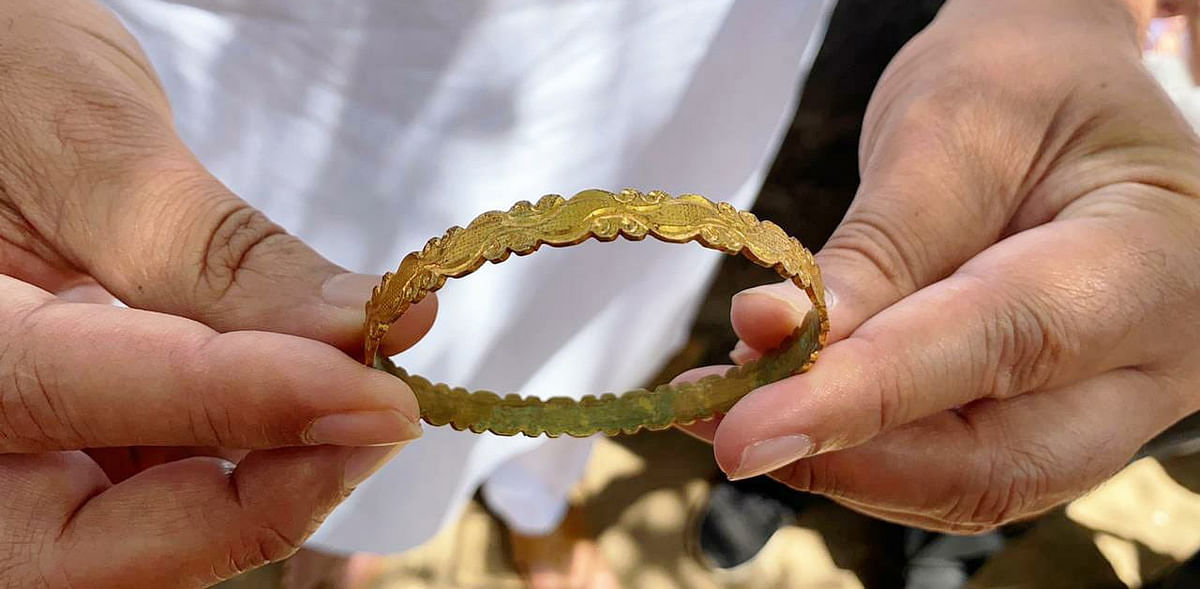 Gold bangle from Shivaji-era found in Raigad Fort