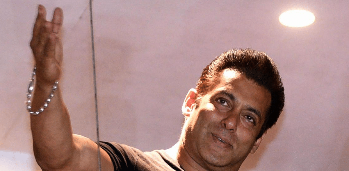 Salman Khan to star in the Hindi remake of Vijay's Tamil movie 'Master'?