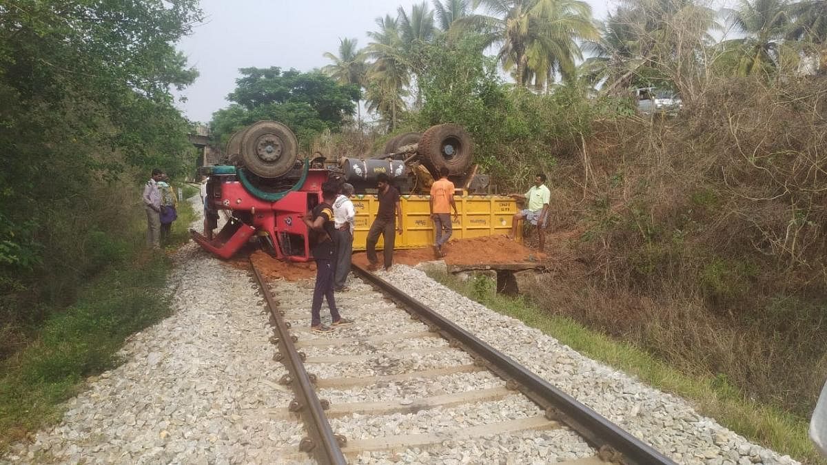 Alert railway staffer averts accident after lorry falls on track