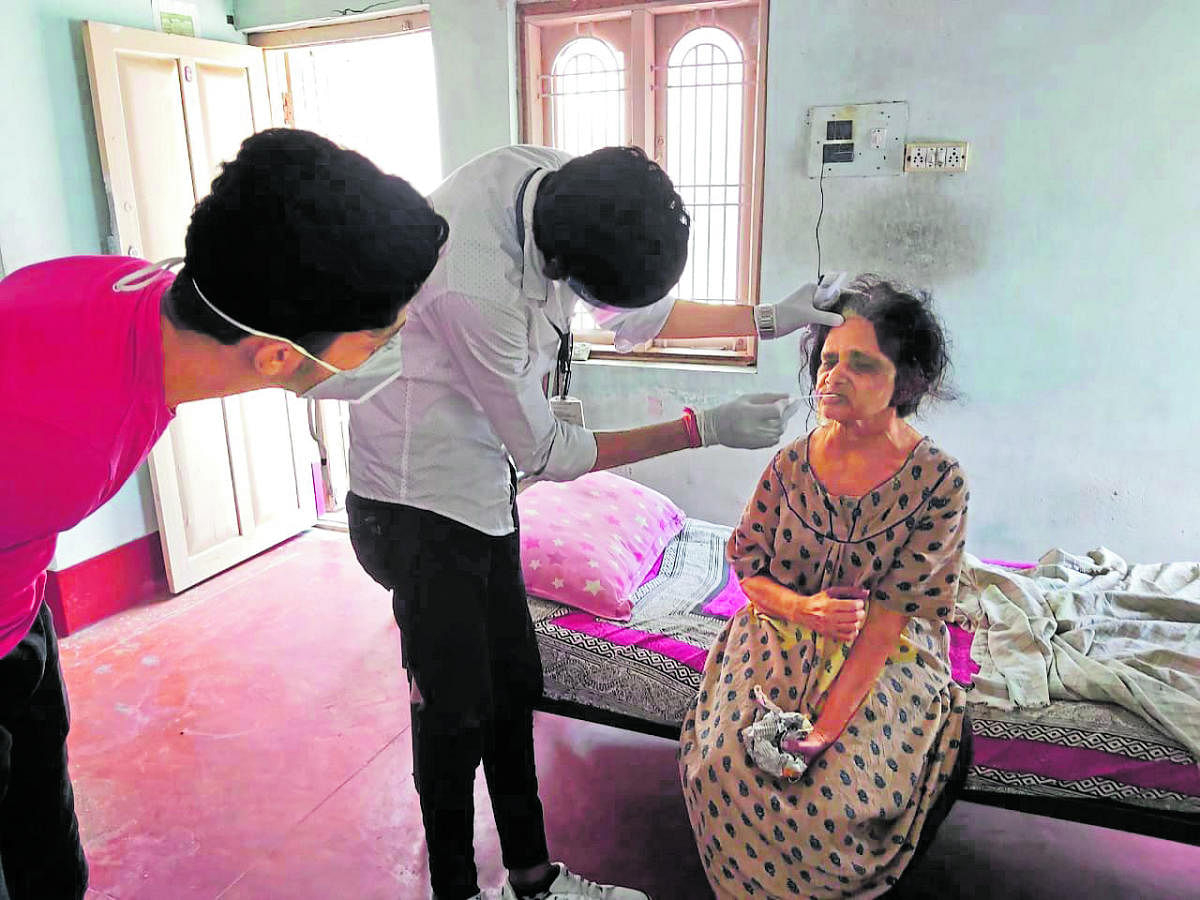 Citizens, police turn Good Samaritans for elderly woman
