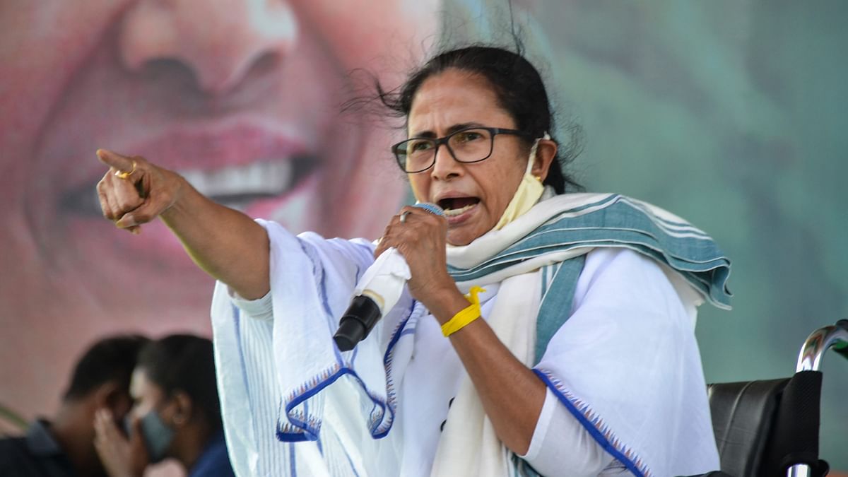 Drama unfolds in Bengal: CM Mamata dares CBI to arrest her after top TMC leaders held in Narada case