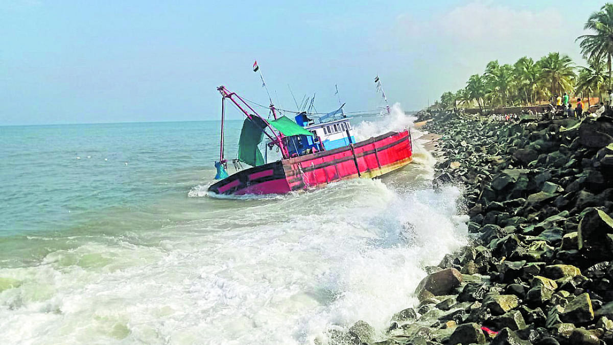 Fishing boat hits shore; all 10 on board rescued