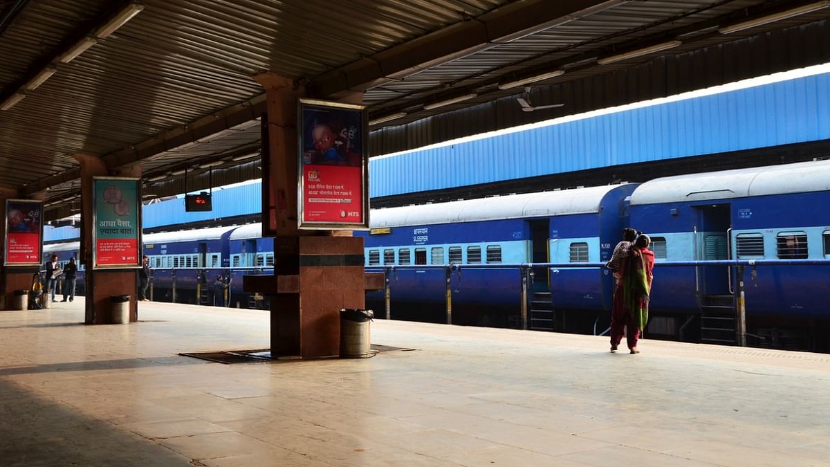 Covid lockdowns force Agra's railway coolies to look for other jobs