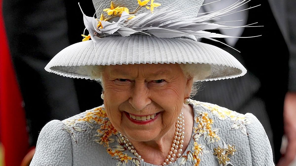 UK govt slams students for ditching 'colonial' queen portrait