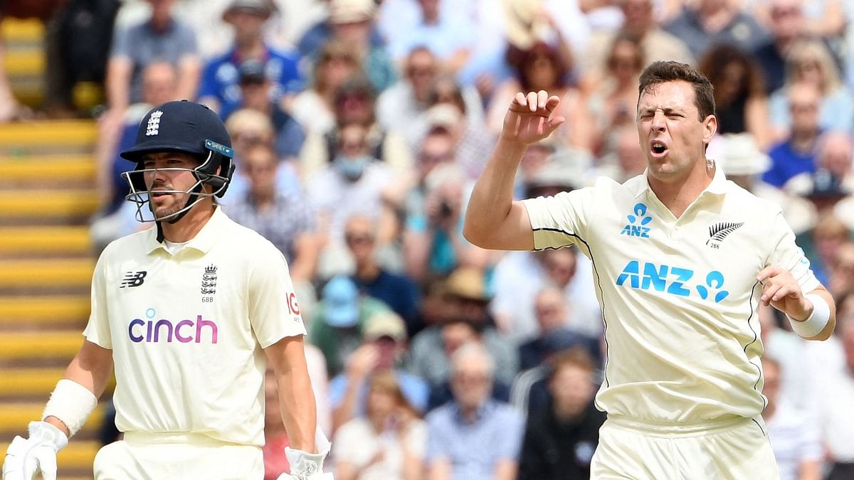 Matt Henry strikes as England collapse against New Zealand in second Test
