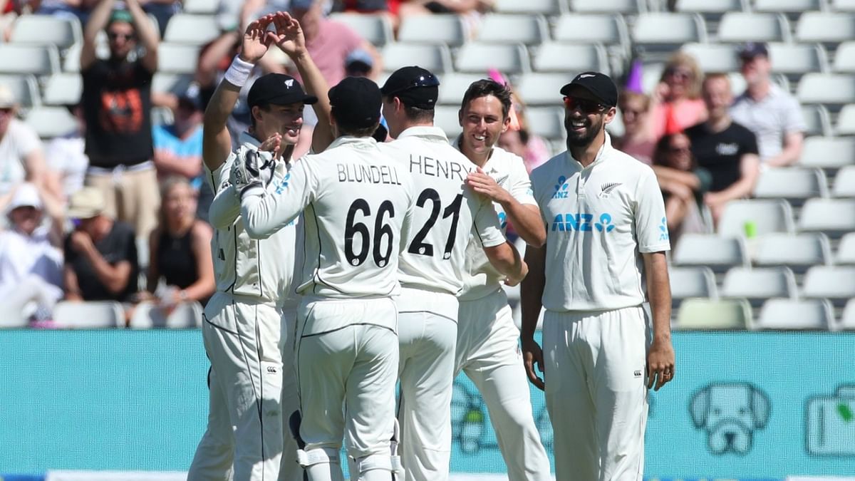 New Zealand need just 38 to win second Test and series against England
