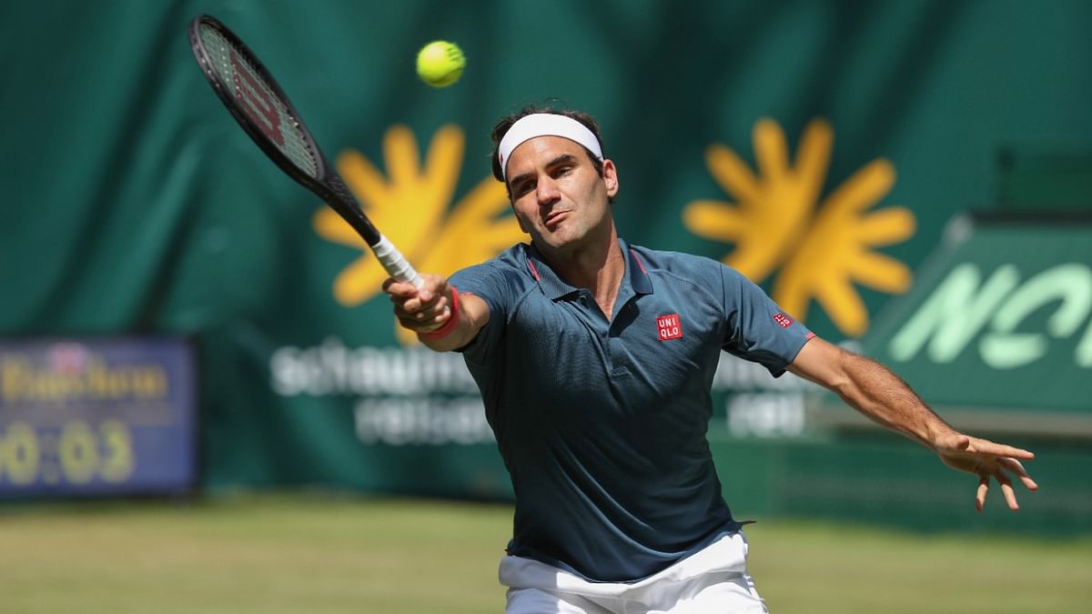 Roger Federer loses to Auger-Aliassime in Halle