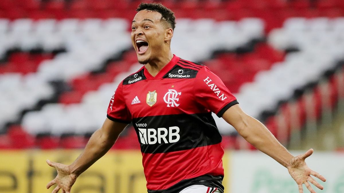 Injury time goal hands Flamengo first defeat in Brazil