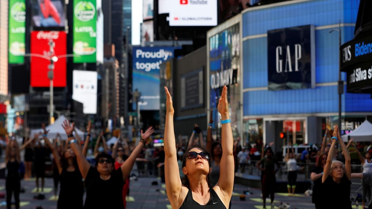 Over 3,000 people perform Yoga at iconic Times Square