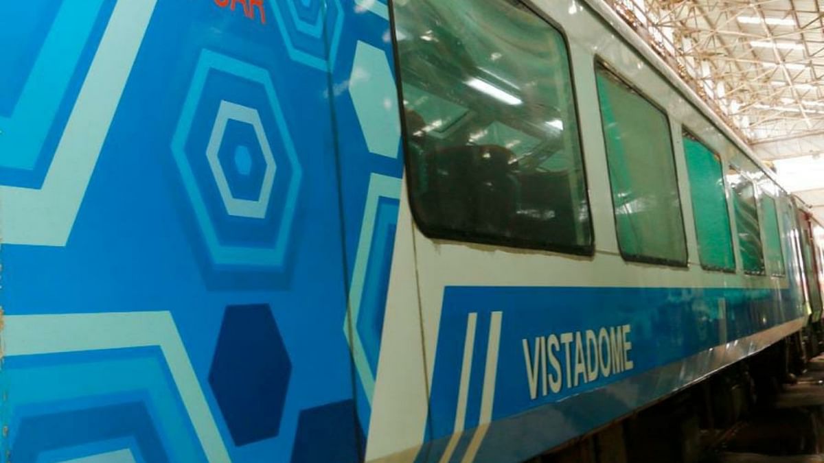 Vistadome coach in Mumbai-Pune Deccan Express Special Train for the first time