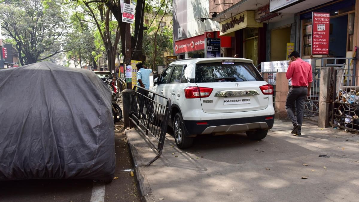 Now, parking on Bengaluru footpaths will attract criminal action