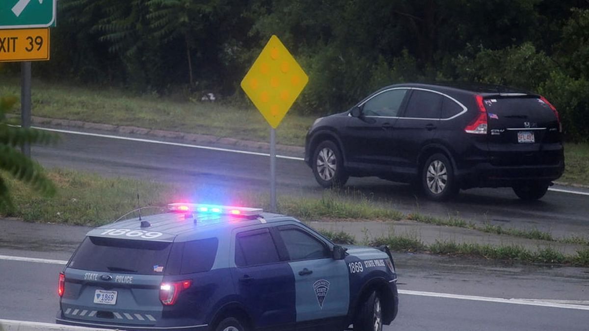 11 people in custody after hours long armed standoff on I-95